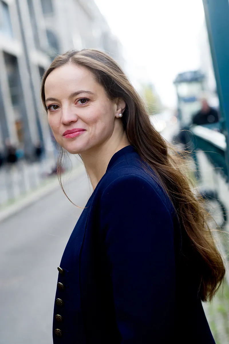 Schauspielerin Theresa Kempf, Portrait 7 — Ensemble ZeitweiseZeitreisende, Baden-Württemberg.